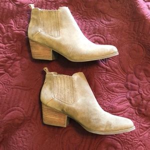 Crown Vintage tan booties